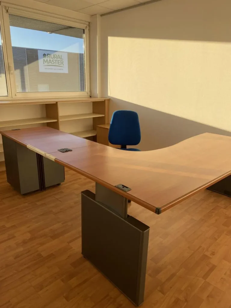 Bureau d'angle Lantana avec 1 fauteuil - Espace Coworking Malemort